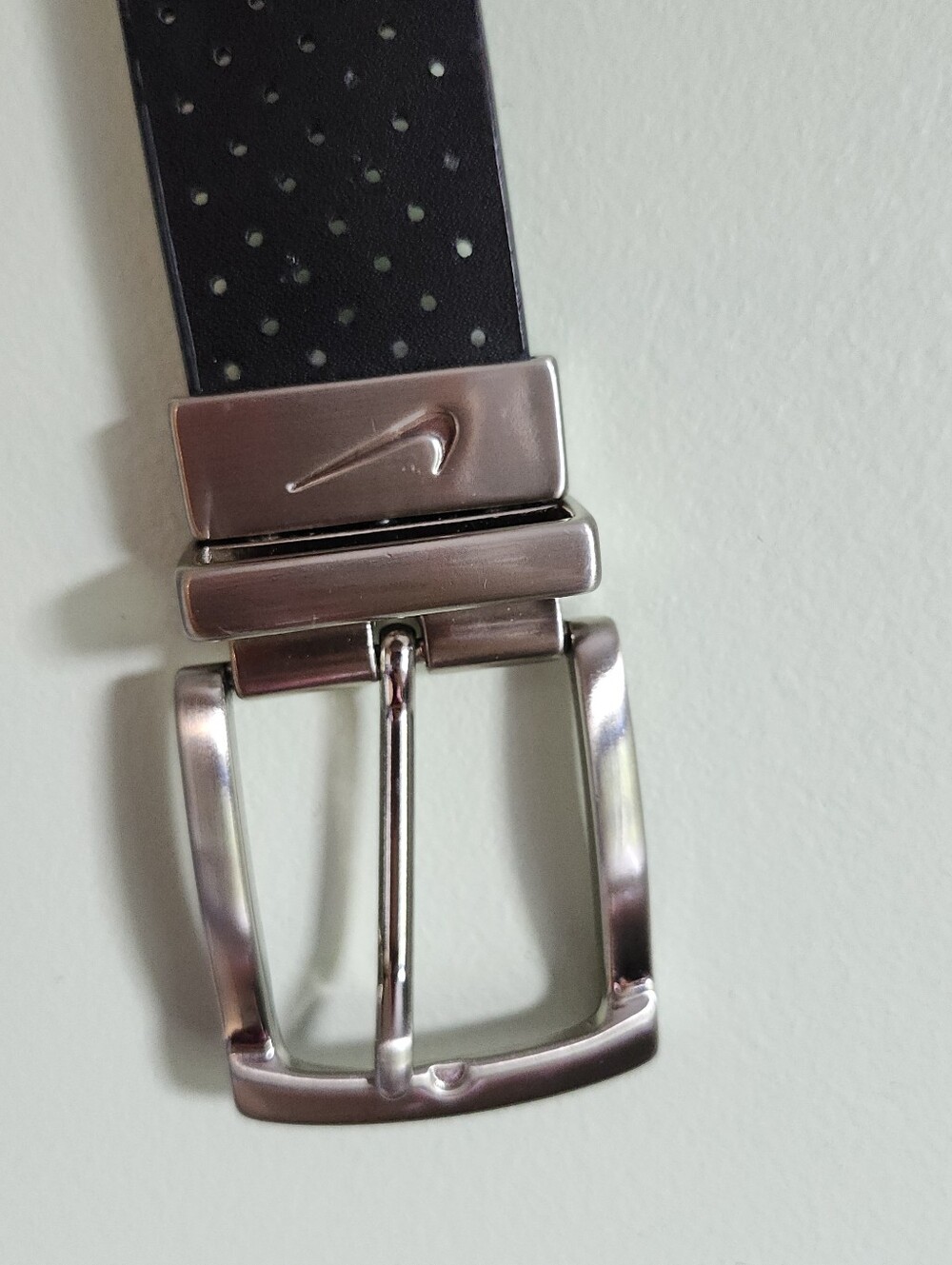 Nike Mens Leather Reversible Black/White Perforated Golf Belt Size 32-33W *READ*